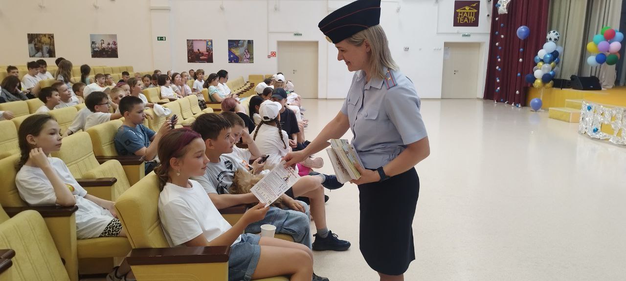 Автоинспекторы по Томскому району совместно с педагогами провели квиз по Правилам дорожного движения в пришкольном летнем лагере Губернаторского Светленского лицея села Кисловка.