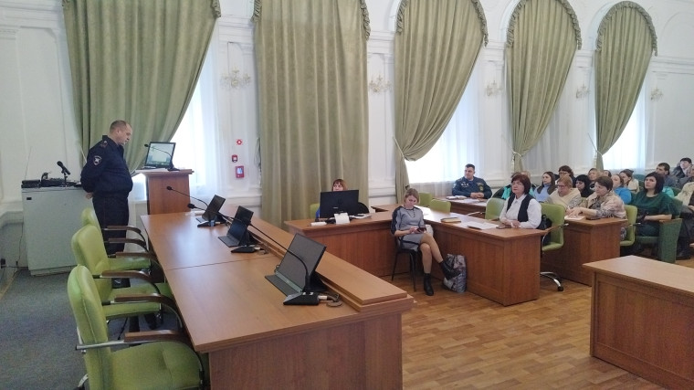 Сотрудники Госавтоинспекции по Томскому району провели рабочую встречу с руководителями образовательных организаций. Сотрудники Госавтоинспекции по Томскому району провели рабочую встречу с руководителями образовательных организаций.