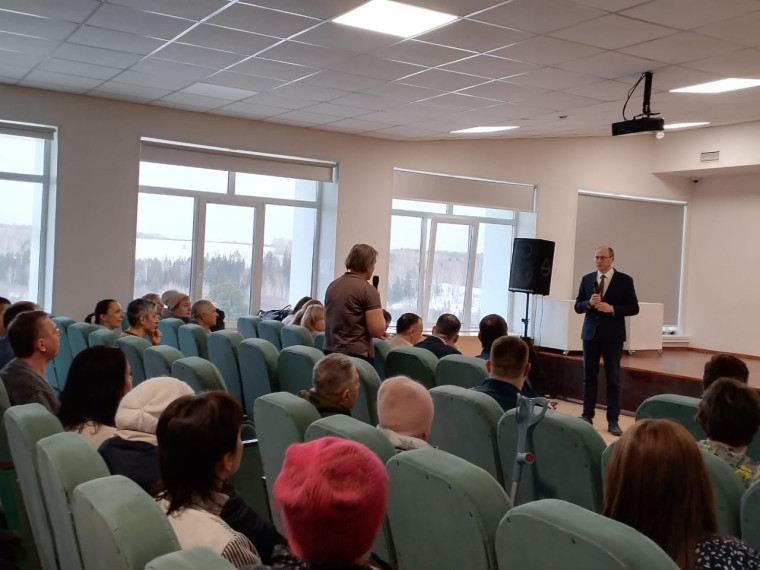 Глава Томского района провел встречу с жителями Мирненского поселения. Глава Томского района провел встречу с жителями Мирненского поселения.